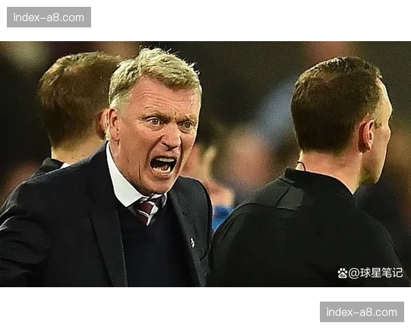 争议判罚！西汉姆联点球被VAR取消，主帅莫耶斯抗议