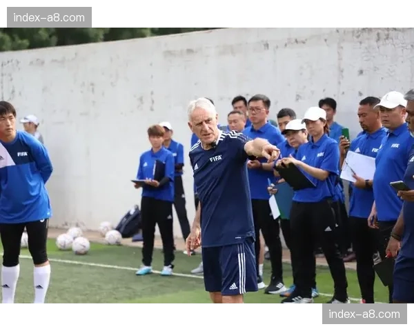 欧足联举办青年教练研讨会，攻防转换效率成核心培训模块